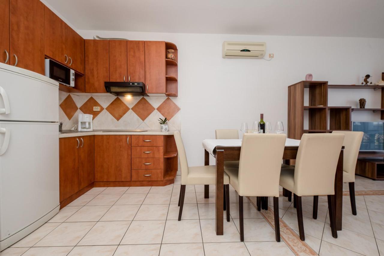 Apartments And Rooms By The Sea Supetarska Draga - Gornja, Rab - 11579 外观 照片
