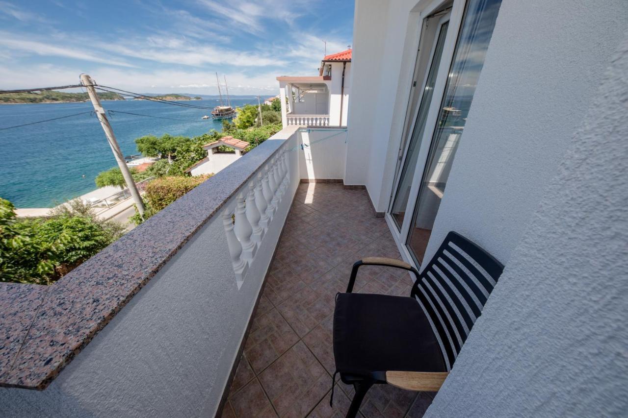 Apartments And Rooms By The Sea Supetarska Draga - Gornja, Rab - 11579 外观 照片