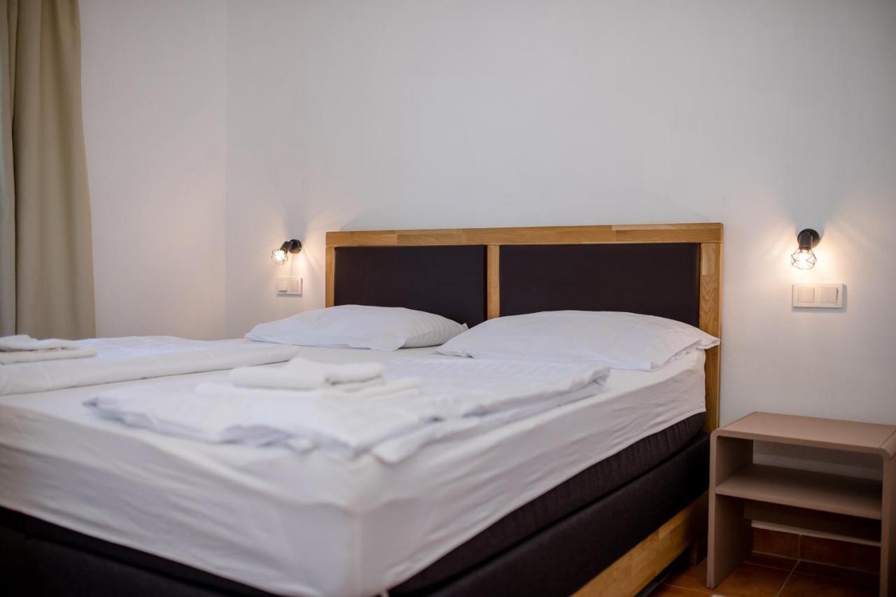 Apartments And Rooms By The Sea Supetarska Draga - Gornja, Rab - 11579 外观 照片