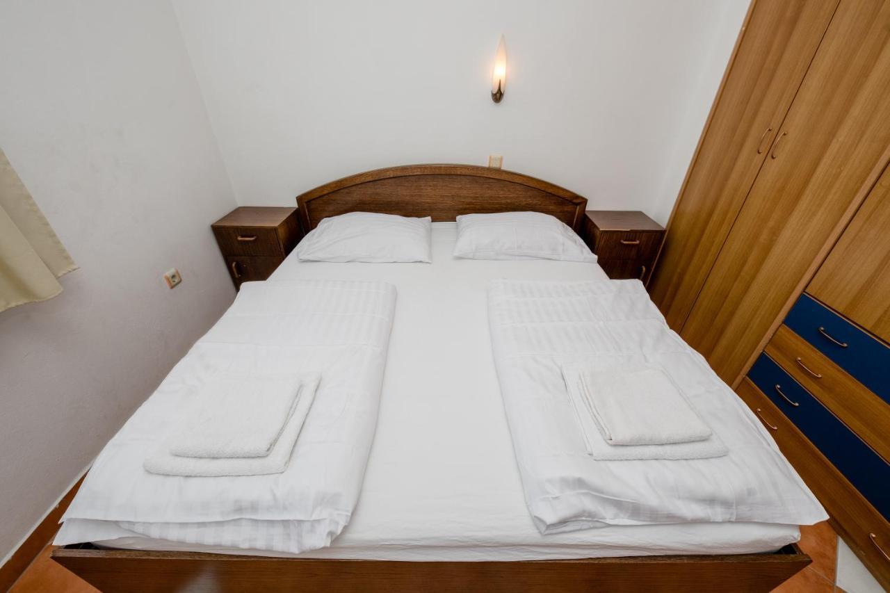 Apartments And Rooms By The Sea Supetarska Draga - Gornja, Rab - 11579 外观 照片