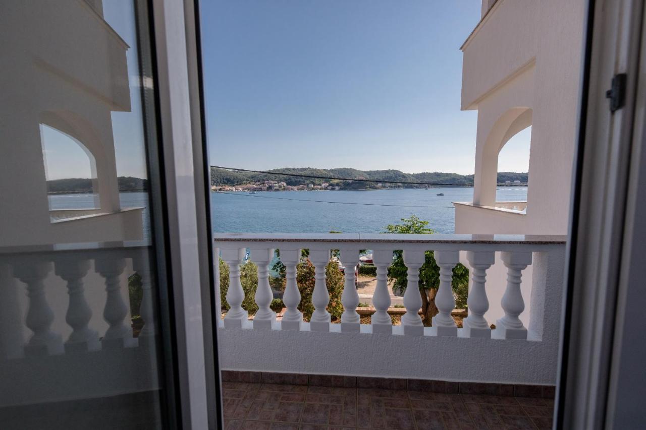 Apartments And Rooms By The Sea Supetarska Draga - Gornja, Rab - 11579 外观 照片