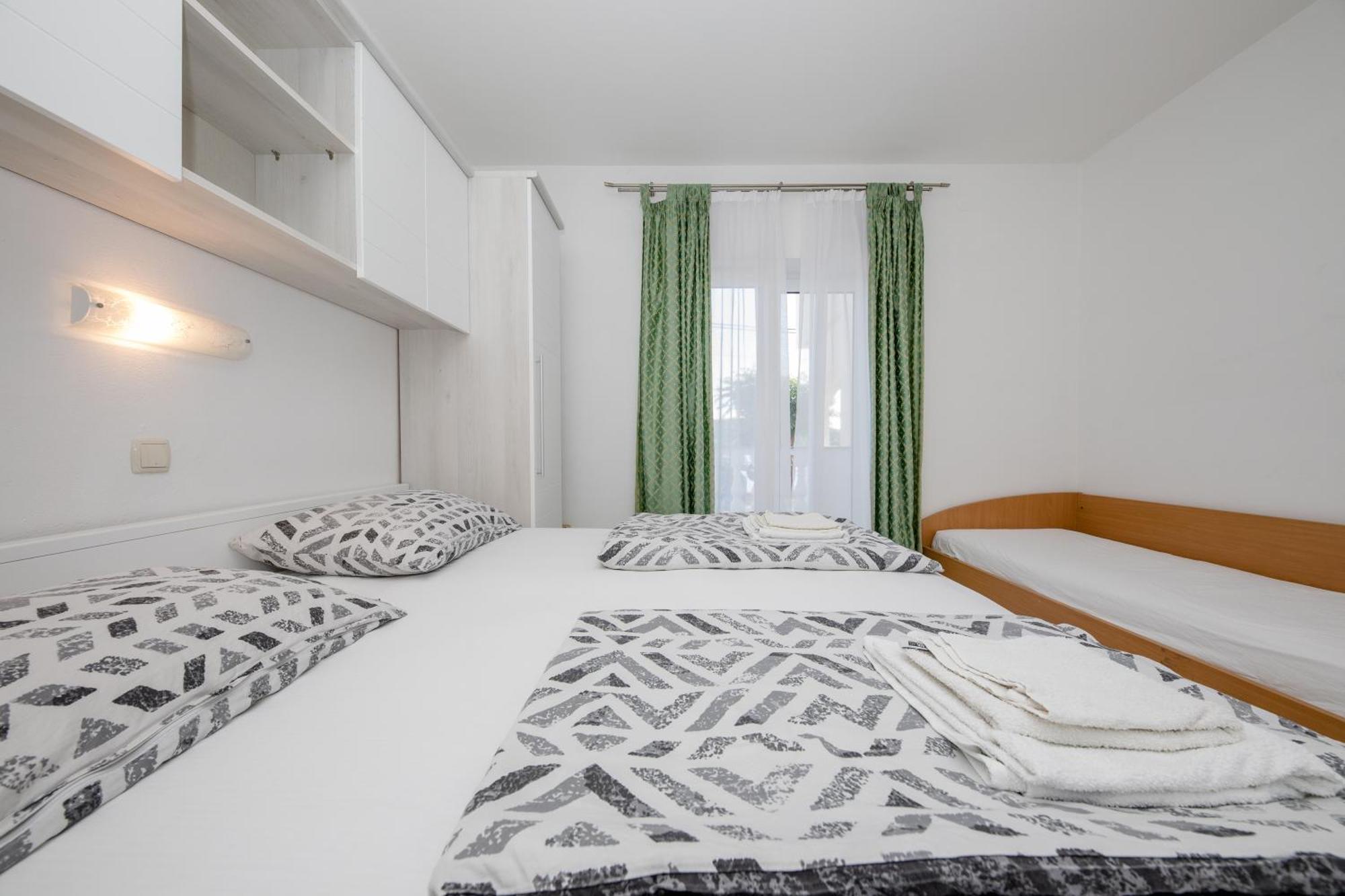 Apartments And Rooms By The Sea Supetarska Draga - Gornja, Rab - 11579 客房 照片