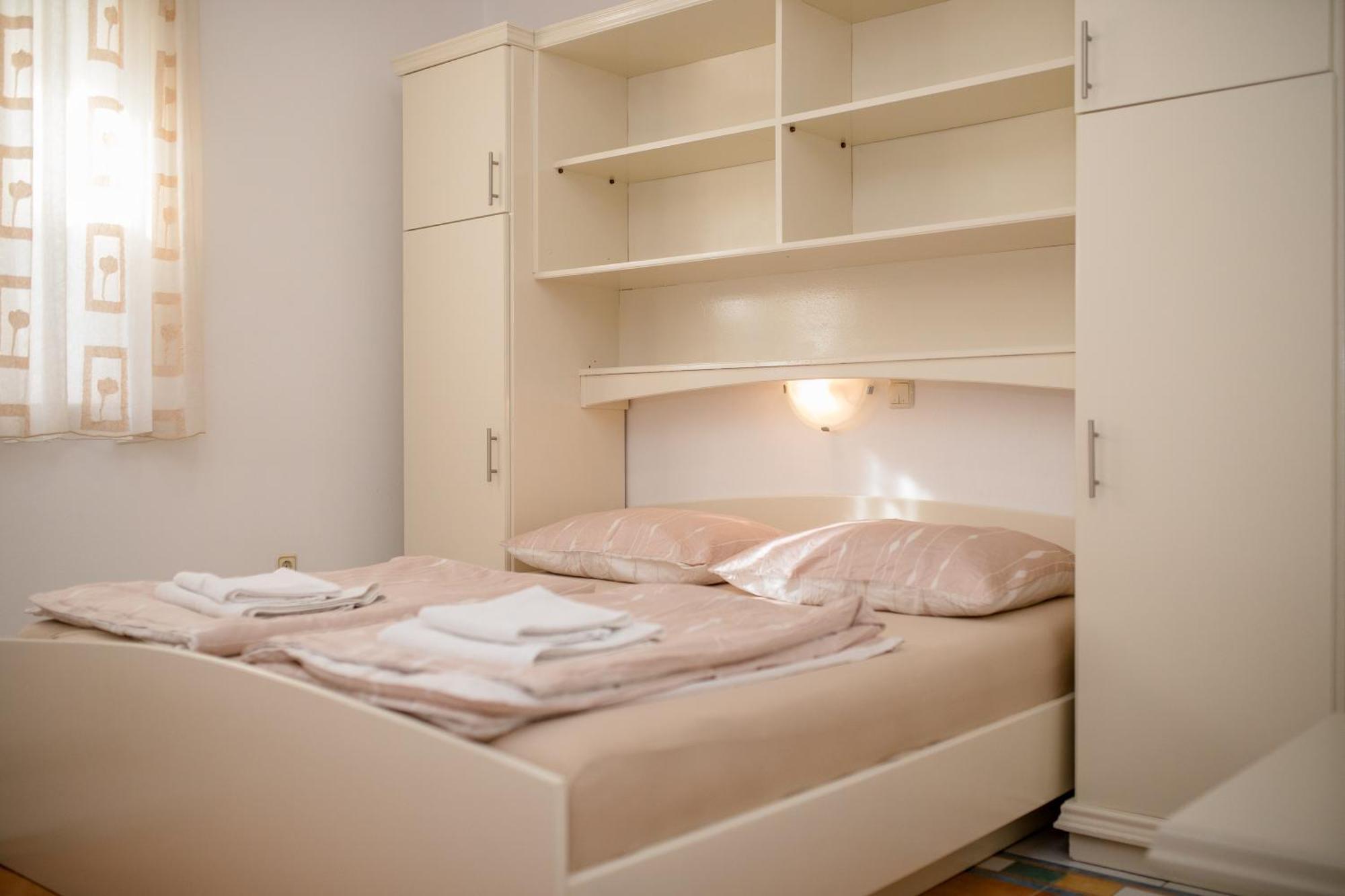 Apartments And Rooms By The Sea Supetarska Draga - Gornja, Rab - 11579 客房 照片
