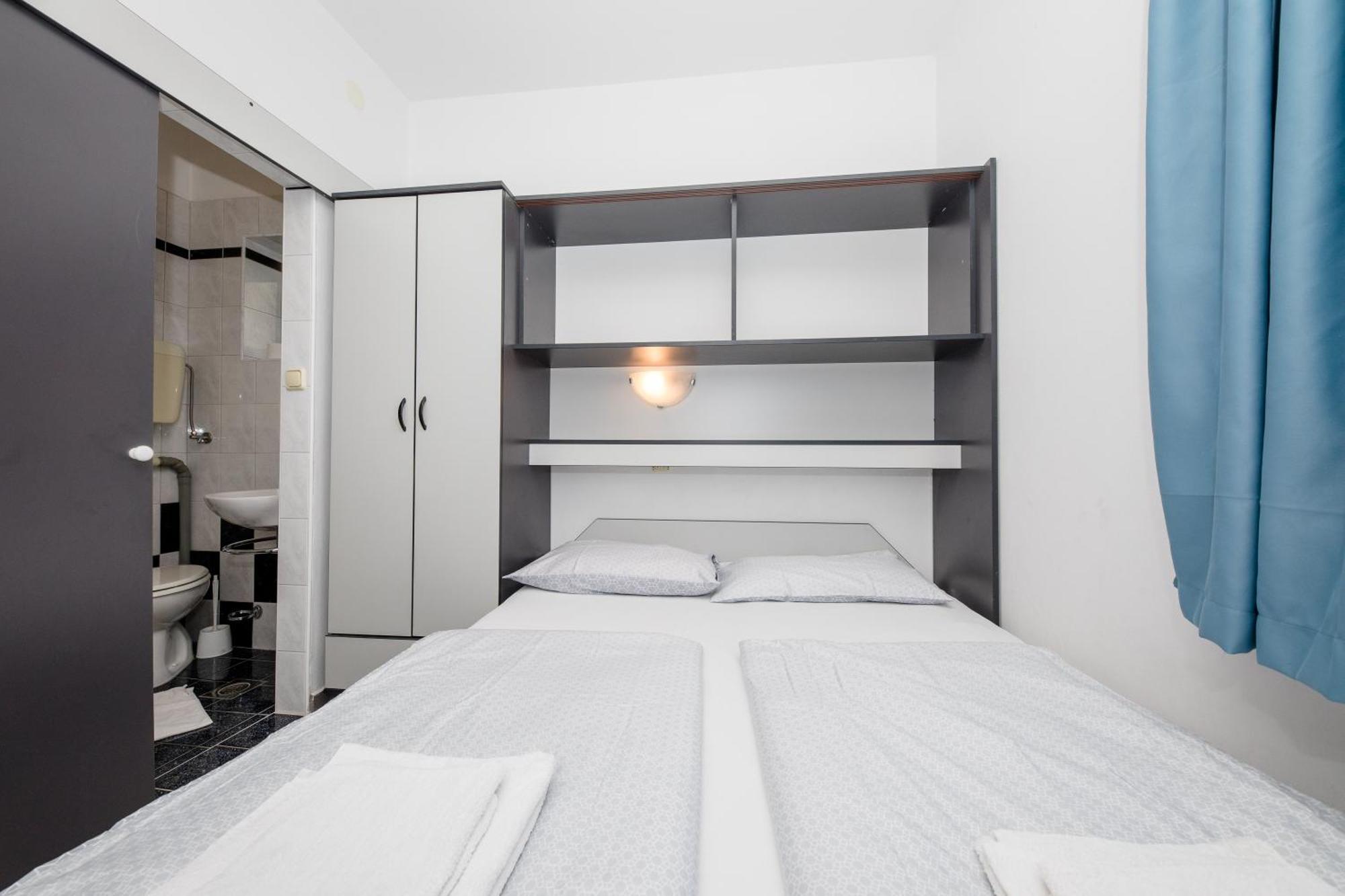 Apartments And Rooms By The Sea Supetarska Draga - Gornja, Rab - 11579 客房 照片