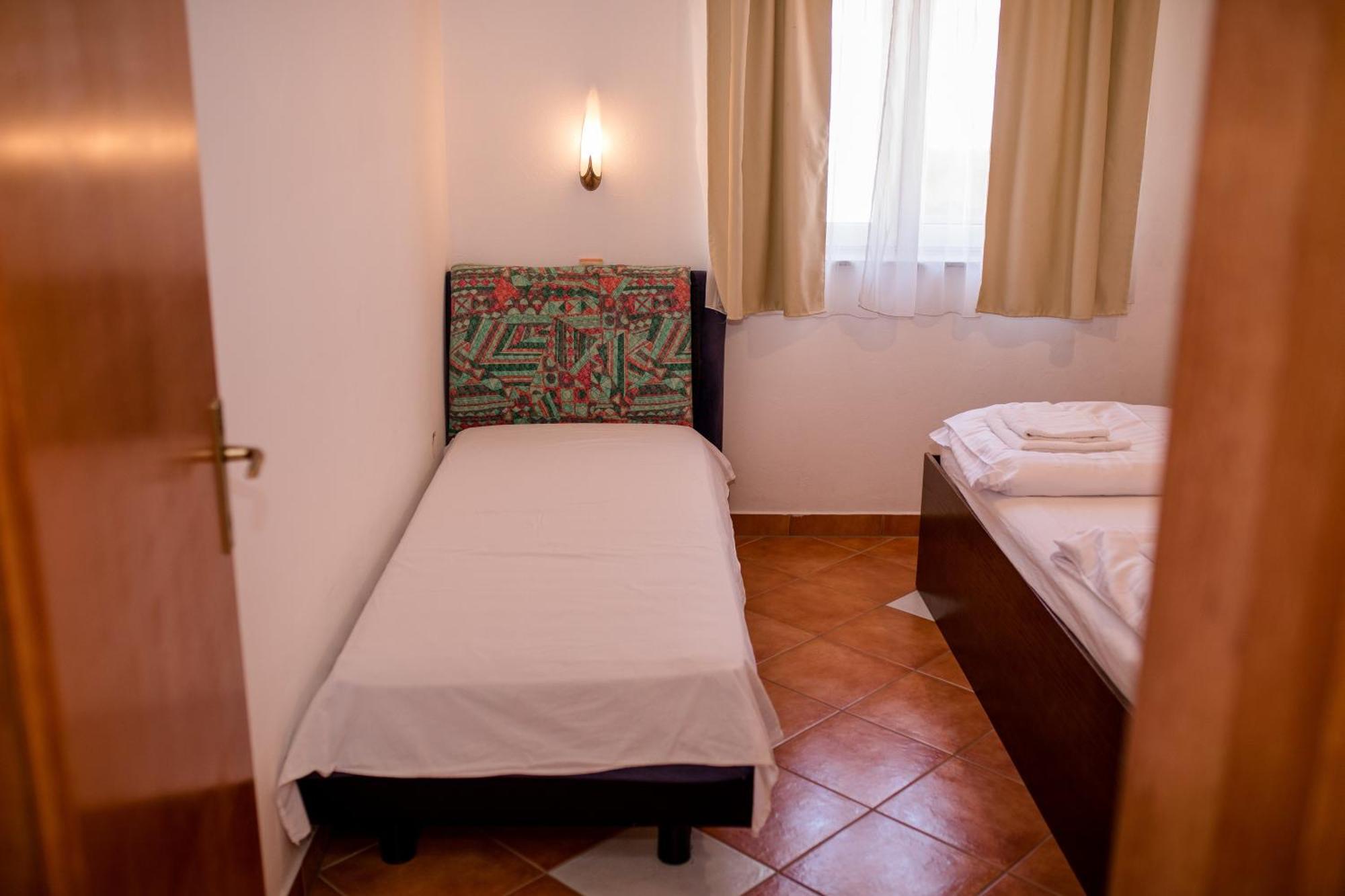 Apartments And Rooms By The Sea Supetarska Draga - Gornja, Rab - 11579 客房 照片